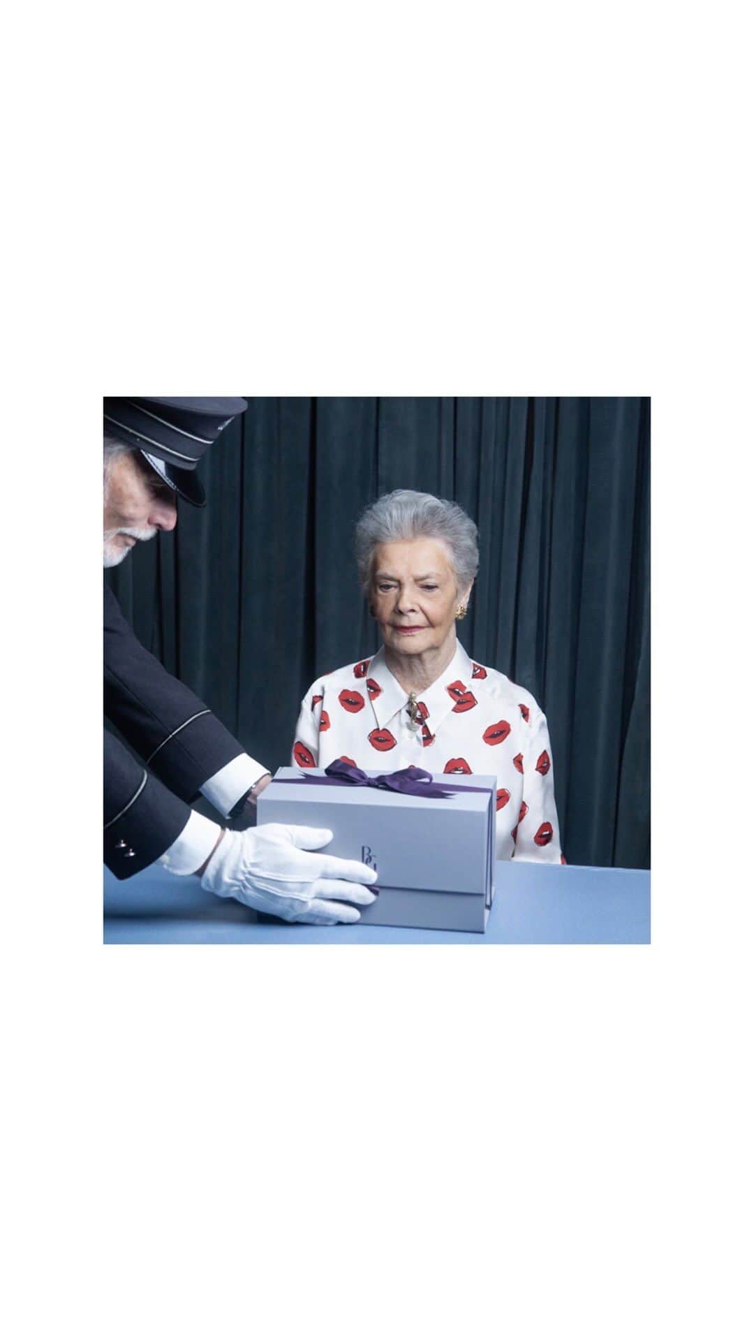 Bergdorf Goodmanのインスタグラム：「UNBOXING BRILLIANCE 🎁 What’s inside that lavender package?  Step inside as Betty Halbreich unwraps a gift as dazzling and unique as Bergdorf Goodman itself.  Cue the cocktails.  @bettyhalbreich  @baccarat」
