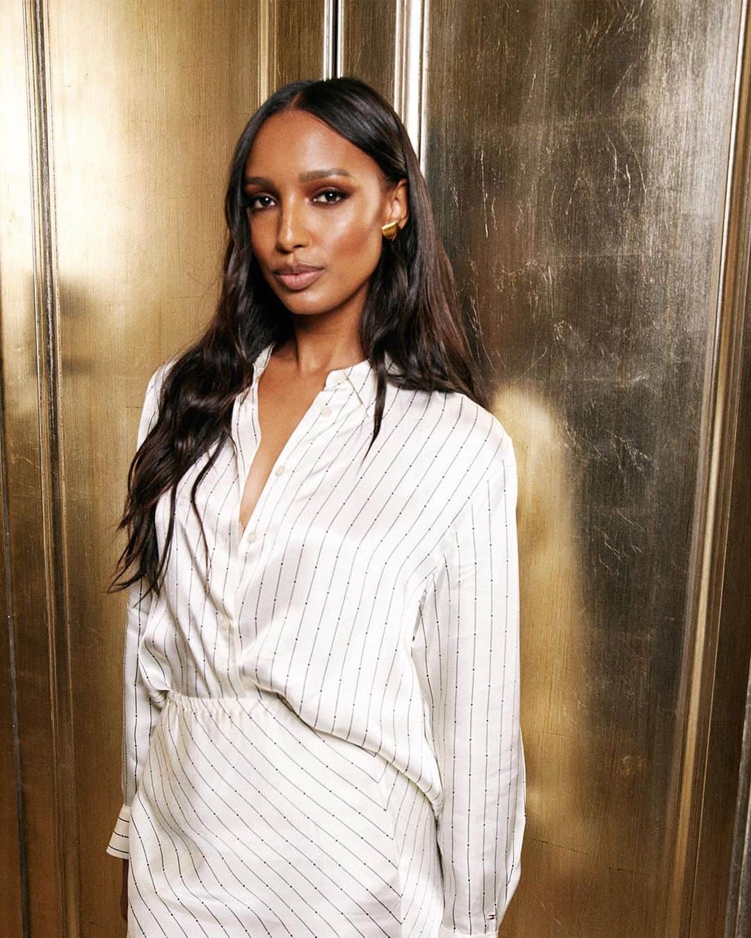 Tommy Hilfigerのインスタグラム：「Stepping into the holiday dinner dressed to impress #JasmineTookes #PartyLook」
