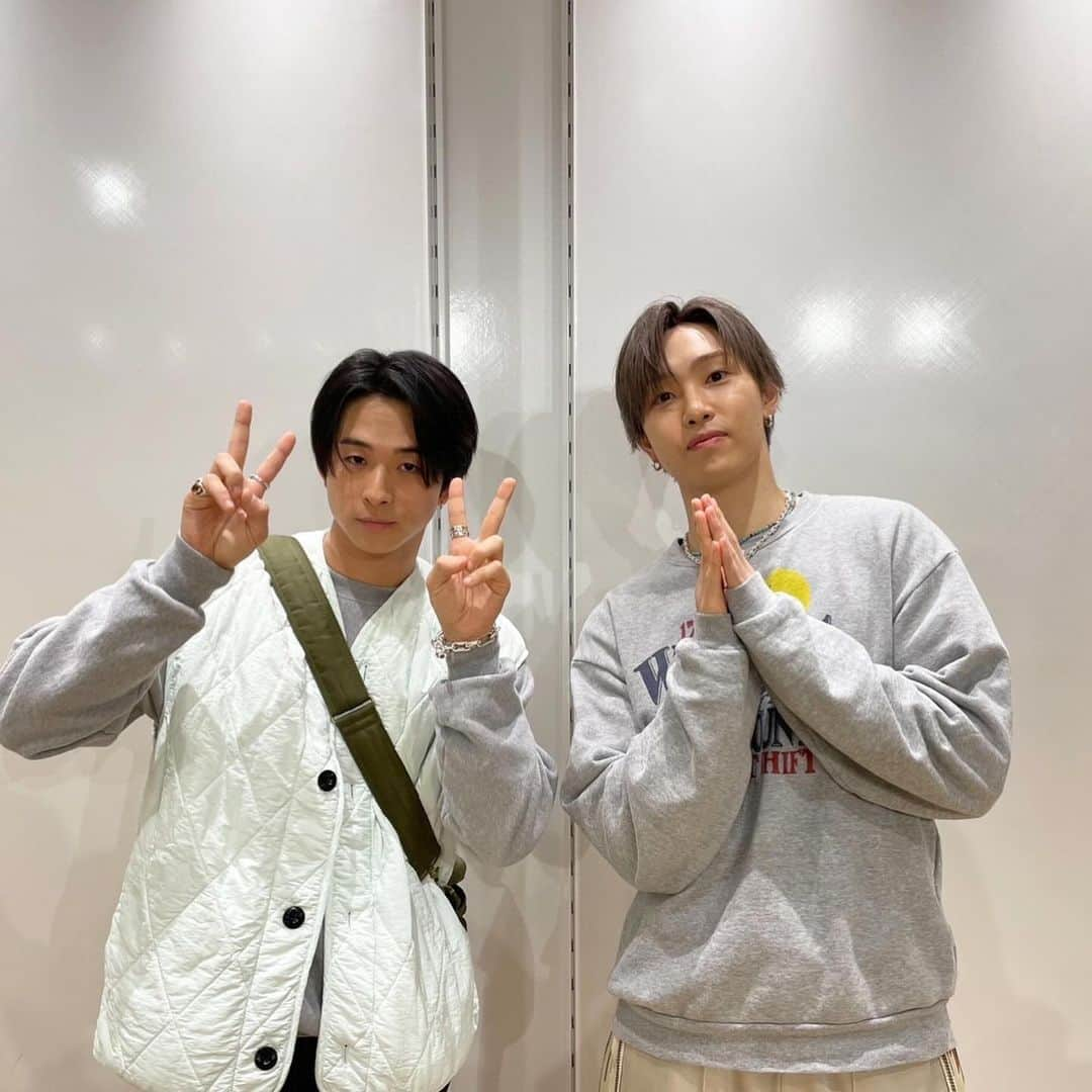 FANTASTICS from EXILE TRIBEのインスタグラム：「. 皆さん 『SNS拡散祭』応援ありがとうございました！ 2人なりの面白いエンタメをすることができましたし、こんな僕たちを最後まで応援してくれてありがとうございましたー！  優勝した2人おめでとー！  なつなつ  #ファンタSNS拡散祭  #FANTASTICS  #FANTASTICROCKET  #澤本夏輝  #堀夏喜  #予算がなくても愛があれば大丈夫」