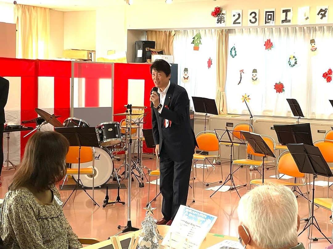 足立康史のインスタグラム：「今日は、社会福祉法人秀幸福祉会・庄栄エルダーセンターの第２３回フェスティバル、そして第２０回庄栄コミセン祭りにうかがい、お祝いを申し上げました。  １４時からは箕面で国政報告会です。お近くの皆さま、是非お越しください。」