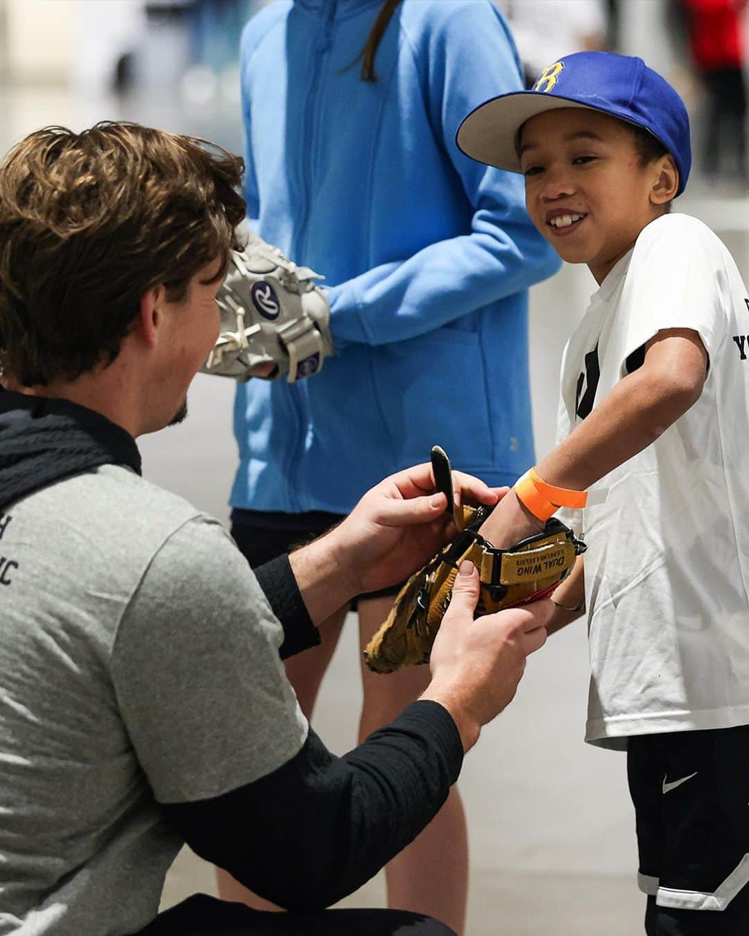 MLBさんのインスタグラム写真 - (MLBInstagram)「@AdleyRutschman was leading the fun for 125 kids at the Friends of Rutsch Youth Baseball Clinic in partnership with @FriendsofBaseball in his hometown of Portland, OR on Saturday.」12月10日 10時16分 - mlb