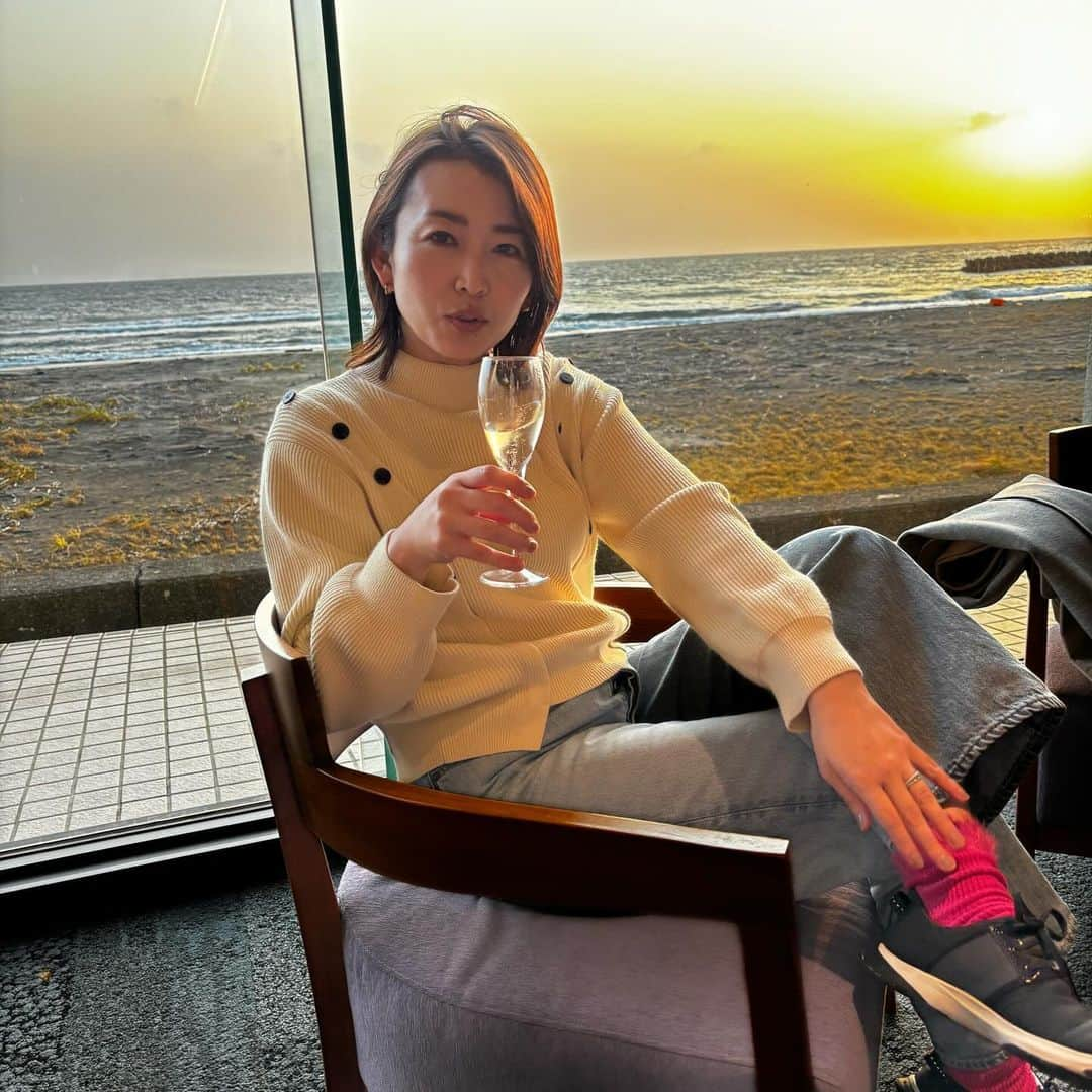 狩野恵里さんのインスタグラム写真 - (狩野恵里Instagram)「.  sparkling な weekend です。  娘の📸腕が上達していて  びっくりまんぼう。  良い週末を🍻  #photobykids」12月10日 10時35分 - kano_eri_1029