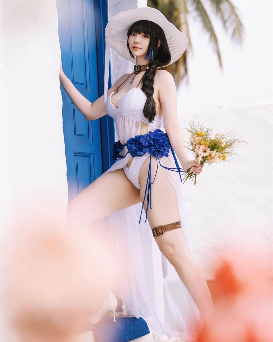 YingTzeさんのインスタグラム写真 - (YingTzeInstagram)「The sun’s shining awfully bright today . Actually , it reminds me of you ~ Commander 💙  Mary : Bay Goddess from my Summer Nikke Photobook !  One of my fav photoshoot in 2023 . 🏝️☀️✨ I want to travel and take more outdoor photos next year !  📸 @prestonles.ig」12月10日 10時30分 - yingtze