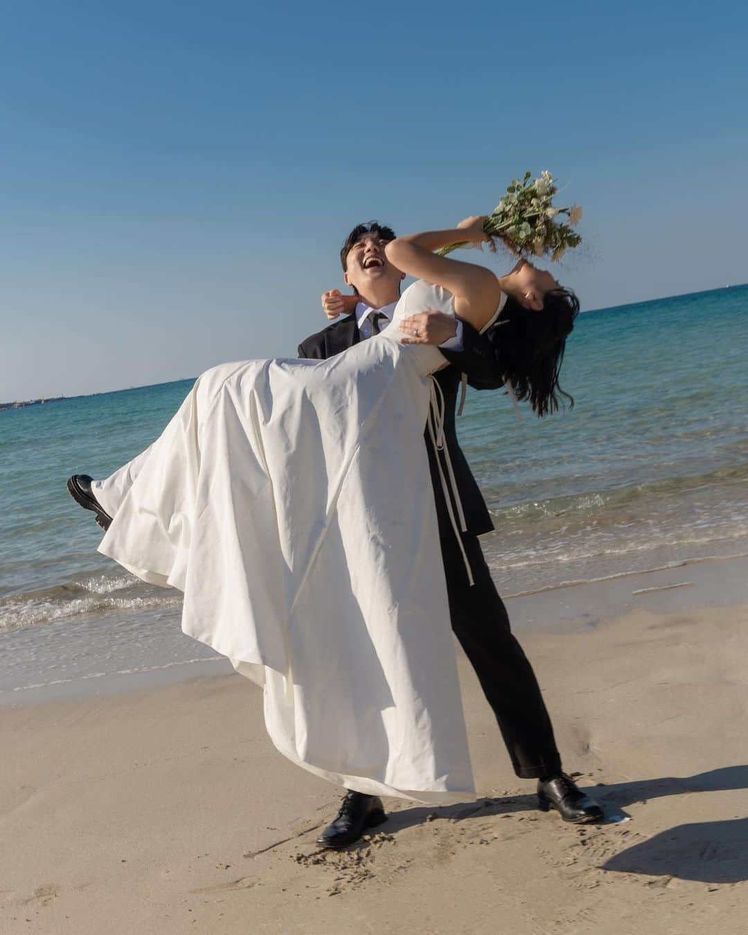 에테르 etherのインスタグラム：「파란 바다보다 더 푸르고 빛나던 분들💙  with @wedding__connect__ @pine_cone93  @evenmore_____  @kan_suit」