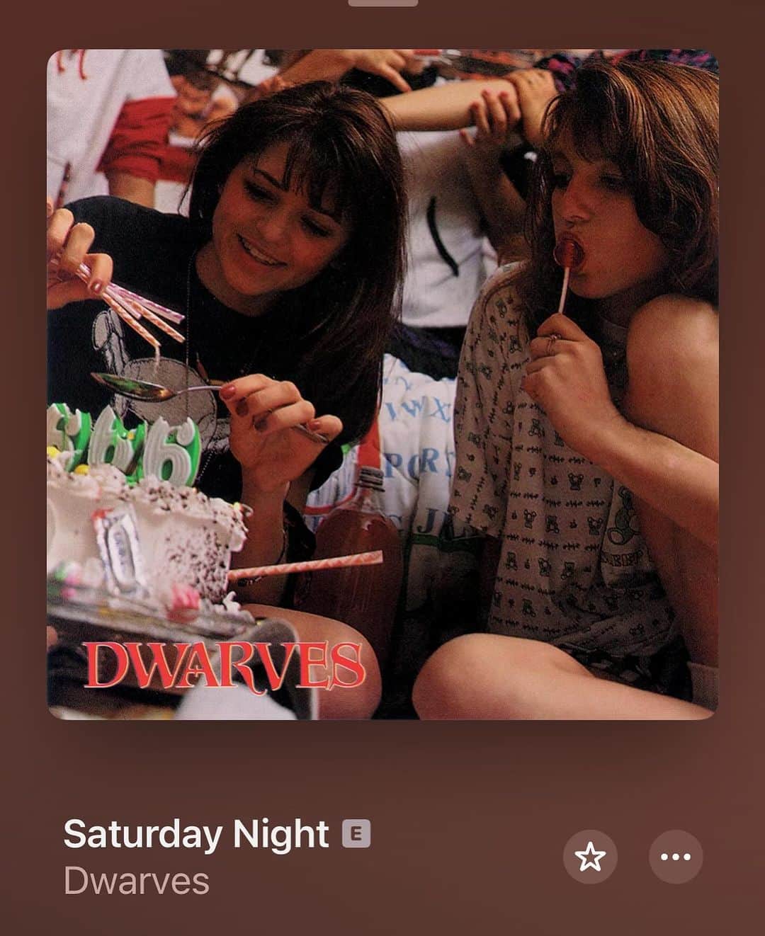 白鳥雪之丞のインスタグラム：「出勤前ソング😊🎧  @thedwarves  #dwarves  #vol92」