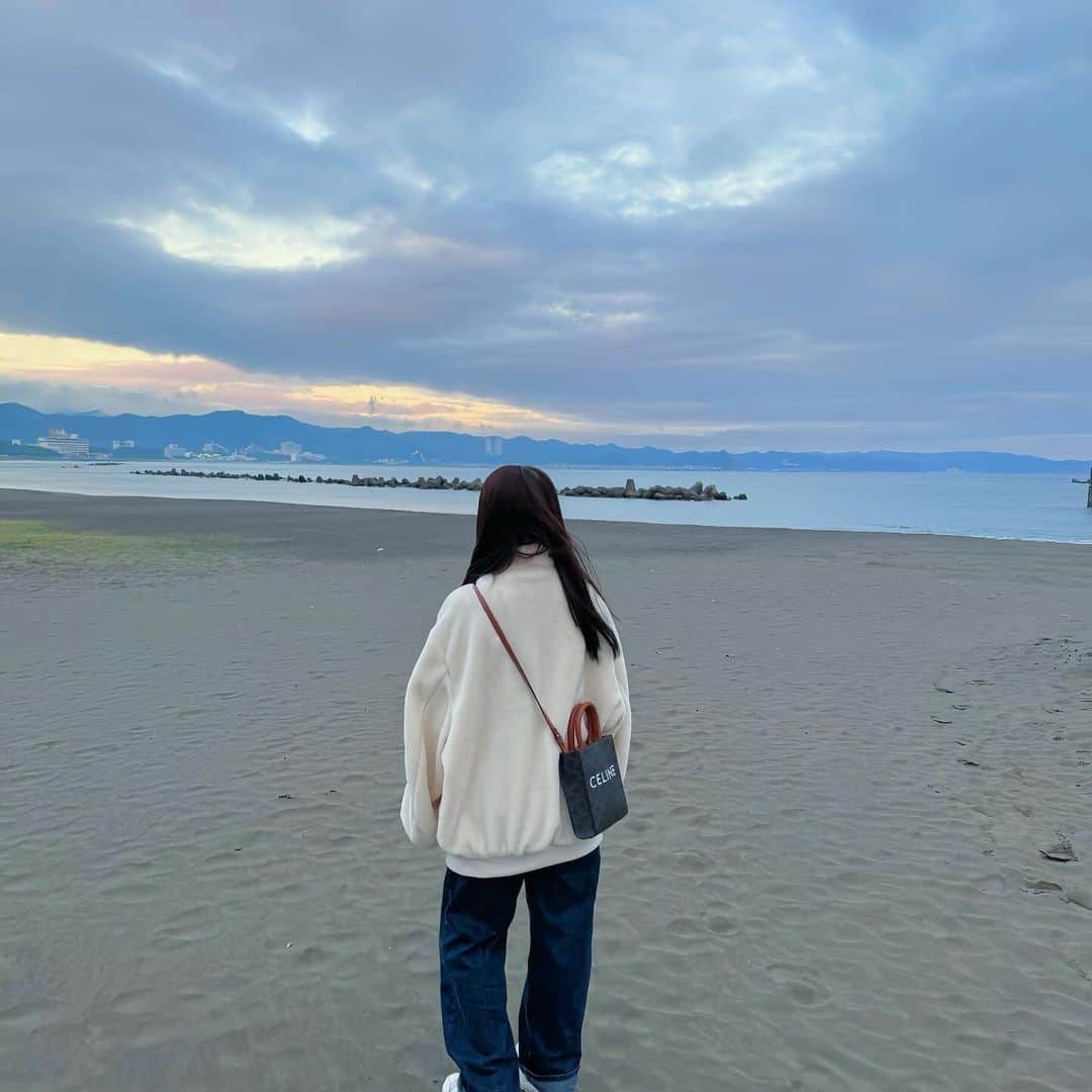 福田花音さんのインスタグラム写真 - (福田花音Instagram)「冬の海も良い(´ᴗ ·̫ ᴗ`) 🪼」12月10日 10時41分 - kanon_fukuda