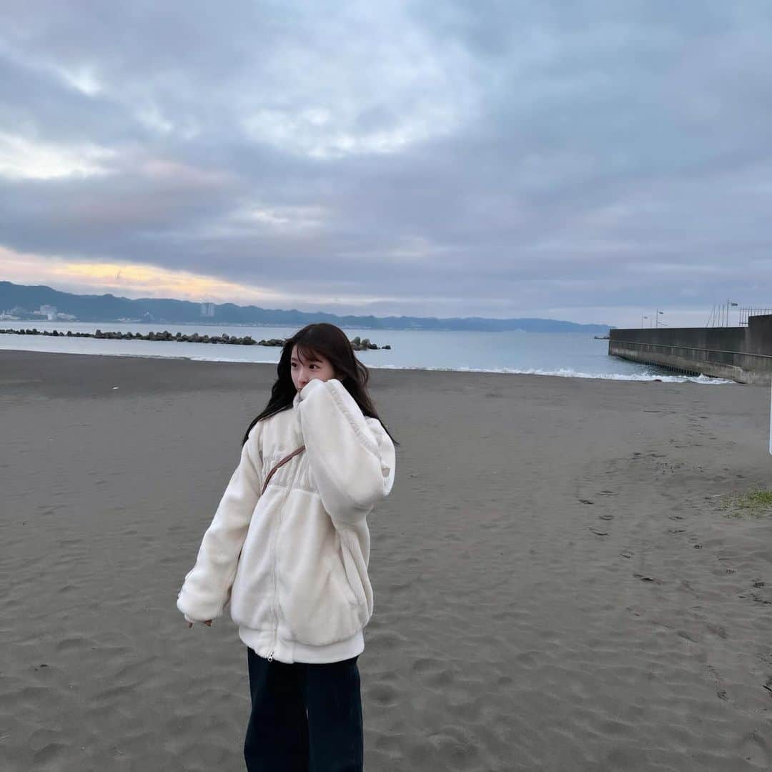 福田花音さんのインスタグラム写真 - (福田花音Instagram)「冬の海も良い(´ᴗ ·̫ ᴗ`) 🪼」12月10日 10時41分 - kanon_fukuda