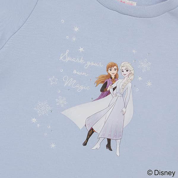 mezzo pianoさんのインスタグラム写真 - (mezzo pianoInstagram)「❄️SPECIAL ITEM❄️ 　 Disneyの大人気作品『アナと雪の女王2』とメゾ ピアノのスペシャルアイテムが登場。 　 2人のプリンセス、アナとエルサをイメージしたカラーやモチーフをメゾ ピアノらしいデザインに！ 憧れのプリンセス気分が楽しめる心躍るアイテムが揃います♡ 　 フードと袖口に付いたファーや、襟ぐりのリボンとファーポンポンでアナをイメージしたデザインのワンピースです♡アナとエルサの繊細なプリントと刺繍が上品な印象に見せてくれます。エルサをイメージしたブルーと、アナをイメージしたラベンダーの2色展開です。 　 　 ◆【アナと雪の女王】ファー付きパーカワンピース（6034325）16,280円 　 　 ************************* ■店舗＆ナルミヤオンライン発売日：2023年12月9日(土) ■販売場所：全国百貨店内 メゾ ピアノ店舗、公式オンラインショップ「ナルミヤオンライン」 ※ナルミヤオンラインでは、2023年12月9日(土) 10:00より発売開始 　 ＊入荷、在庫状況は店舗によって異なる場合がございます。 ご利用の店舗にお問い合わせ下さい。 ＊オンラインの入荷・在庫状況についてはナルミヤオンラインまでお問い合わせ下さい。 ************************* 　 　 @narumiyaonline_official #mezzopiano #メゾピアノ #disney #ディズニー #アナと雪の女王 #アナと雪の女王2 #FROZEN #エルサ #アナ #オラフ #jsコーデ #キッズコーデ女の子 #キッズコーデ #キッズファッション #ナルミヤオンライン #むすめふく #instafashion #kidscode #子供服 #子供服通販 #narumiyaonline #女の子コーデ #女の子ママ」12月10日 10時55分 - mezzopiano_official