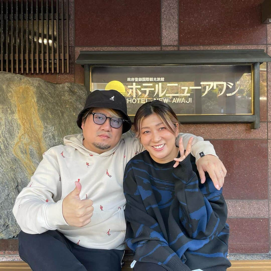 しょうやんさんのインスタグラム写真 - (しょうやんInstagram)「夫婦ふたりで。  子供達のばぁば、じぃじ お泊まりYouTubeを撮影することになり。  夫婦の時間が出来たため 嫁希望プラン旅行にきました。  自分達のペースで動ける幸せと 子供達がいることで感じる幸せの ありがたみがわかる時間となりました。  月1やりたいけど おかん、おとん倒れるから 2ヶ月に1回で交渉してみよ。  もう少しゆっくりして 子供達を迎えにいきまーす。  #しょうやん男三兄弟 #男三兄弟 #三兄弟 #子供のいる暮らし」12月10日 10時58分 - shoyan888