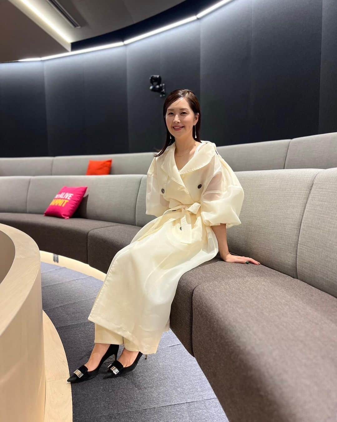 笛木優子のインスタグラム：「良い週末ですねー❣️  こんな日はNetflix、恋愛リアリティー 韓国ドラマな恋がしたい をお友達とワイワイ観るのはどうでしょう🥰  衣装 @enfold_official  靴 @sergiorossi  アクセサリー @cherrybrown2006」
