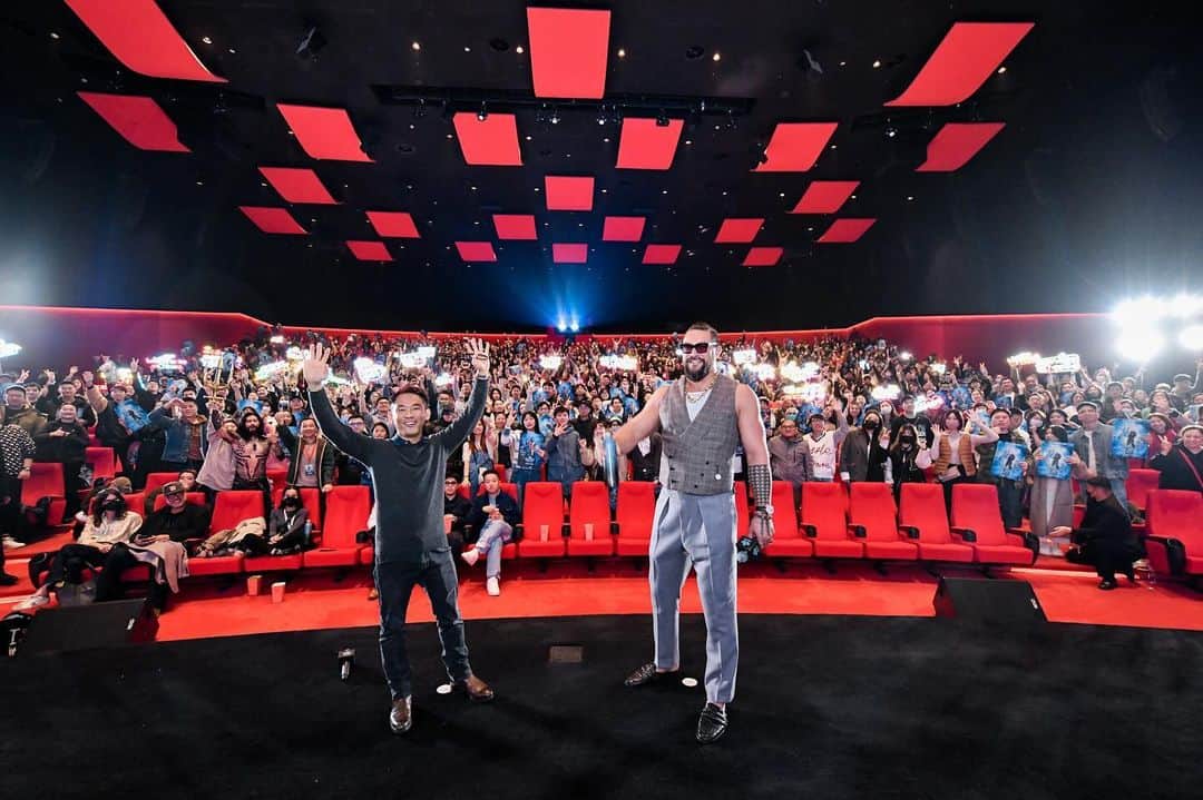ジェイソン・モモアのインスタグラム：「That was epic, Shanghai! 🔱 #Aquaman and the Lost Kingdom only in theaters December 22.」