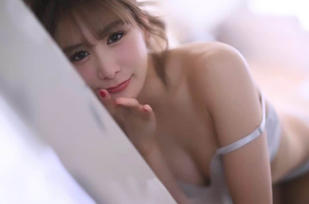 NANAのインスタグラム：「おはようございます🪽」
