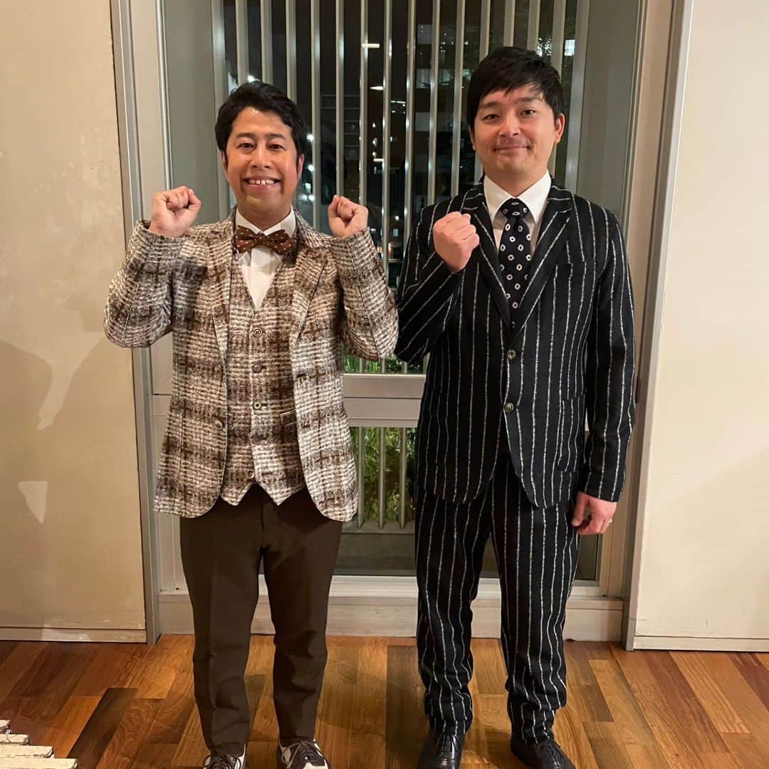 井口浩之さんのインスタグラム写真 - (井口浩之Instagram)「素敵衣装。  #ウエストランド #衣装 #一枚は気を抜いた表情」12月10日 11時24分 - westiguchi