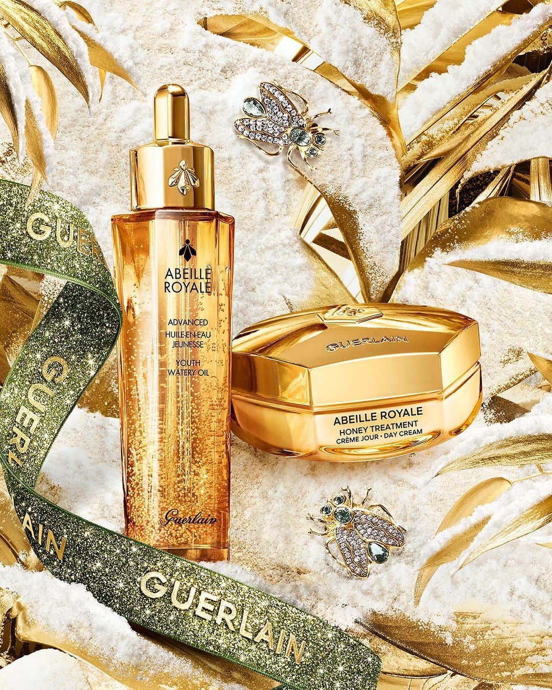 ゲランのインスタグラム：「The golden treasure of Abeille Royale. Discover the iconic ritual for glowing, youthful skin, powered by an exclusive blend of honeys and royal jelly. Available at guerlain.com and in Guerlain boutiques. — @begumkhan  #BeelieveInFantasy #HolidayCollection #GuerlainGift #GuerlainSkincare #Honey #AntiAging #Wishlist #GiftGuide #PerfectGift #SavoirFaire」