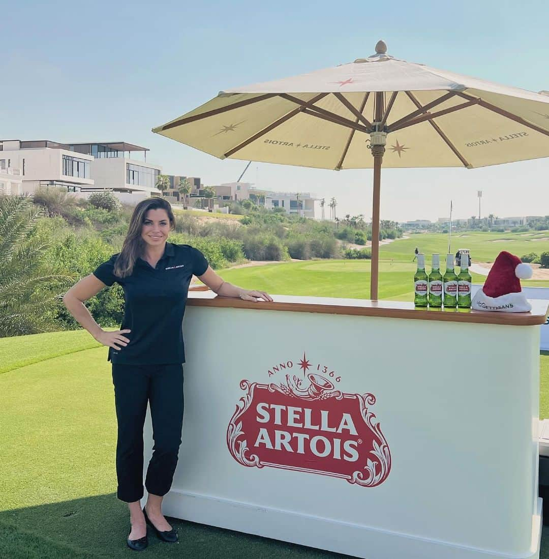 ルイス・グローバーさんのインスタグラム写真 - (ルイス・グローバーInstagram)「Fun morning working @dubaihillsgc for @stellaartois for @mcgettiganspubs 🍀great to meet so many friendly people. #hostess #hostesseiththemostess #model #irish #british #dubaihills #dubaihillsgolfclub」12月10日 2時50分 - louiseglover