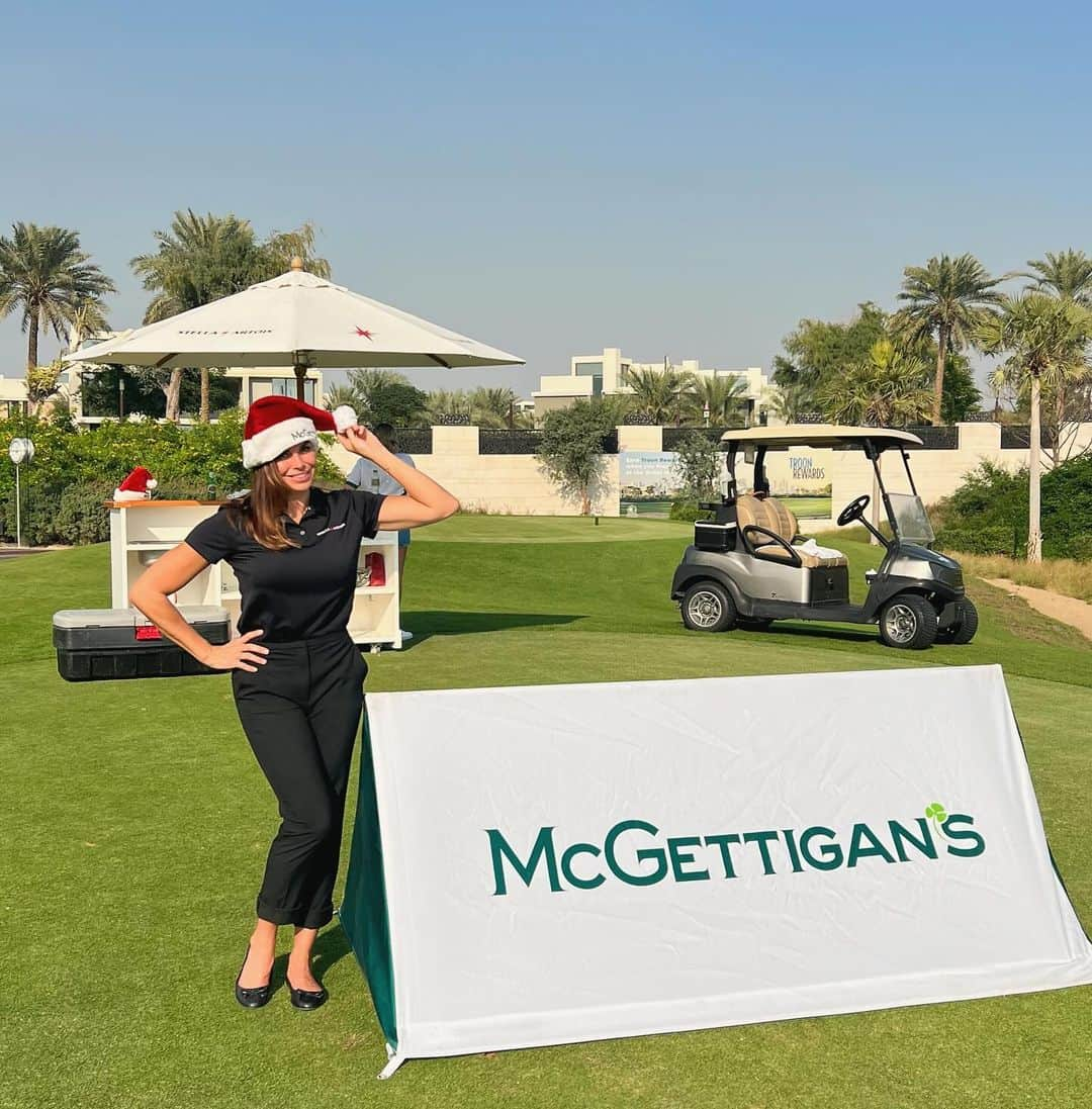 ルイス・グローバーさんのインスタグラム写真 - (ルイス・グローバーInstagram)「Fun morning working @dubaihillsgc for @stellaartois for @mcgettiganspubs 🍀great to meet so many friendly people. #hostess #hostesseiththemostess #model #irish #british #dubaihills #dubaihillsgolfclub」12月10日 2時50分 - louiseglover