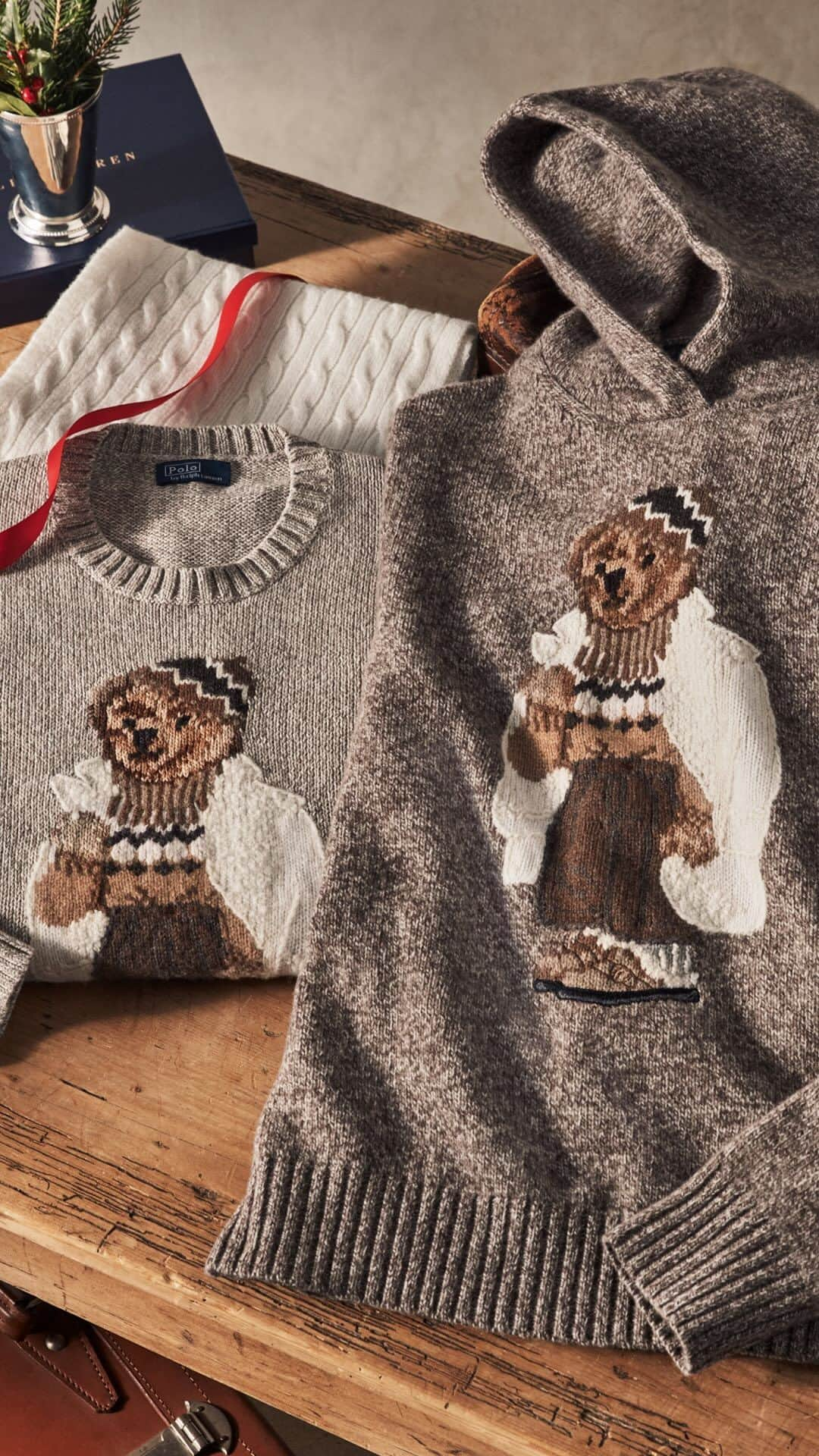 Polo Ralph Laurenのインスタグラム：「Wrapped and ready for iconic #PoloRLStyle.   Discover our latest selection of #PoloBear knitwear and enjoy bespoke #RalphLauren gifting services.   Shop #RLGifts via the link in bio.  #PoloRalphLauren #RLHoliday」