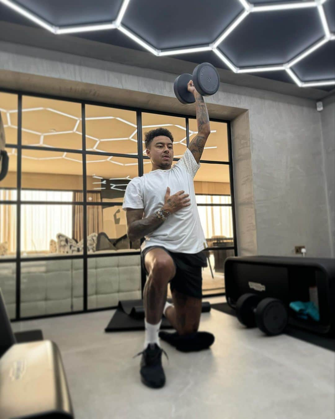 ジェシー・リンガードさんのインスタグラム写真 - (ジェシー・リンガードInstagram)「Gyming ⏳」12月10日 2時57分 - jesselingard