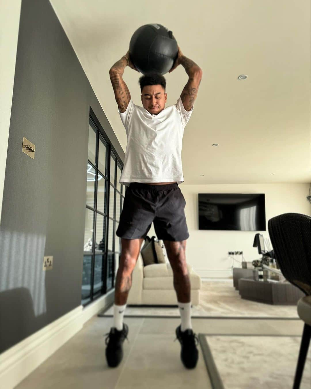 ジェシー・リンガードさんのインスタグラム写真 - (ジェシー・リンガードInstagram)「Gyming ⏳」12月10日 2時57分 - jesselingard