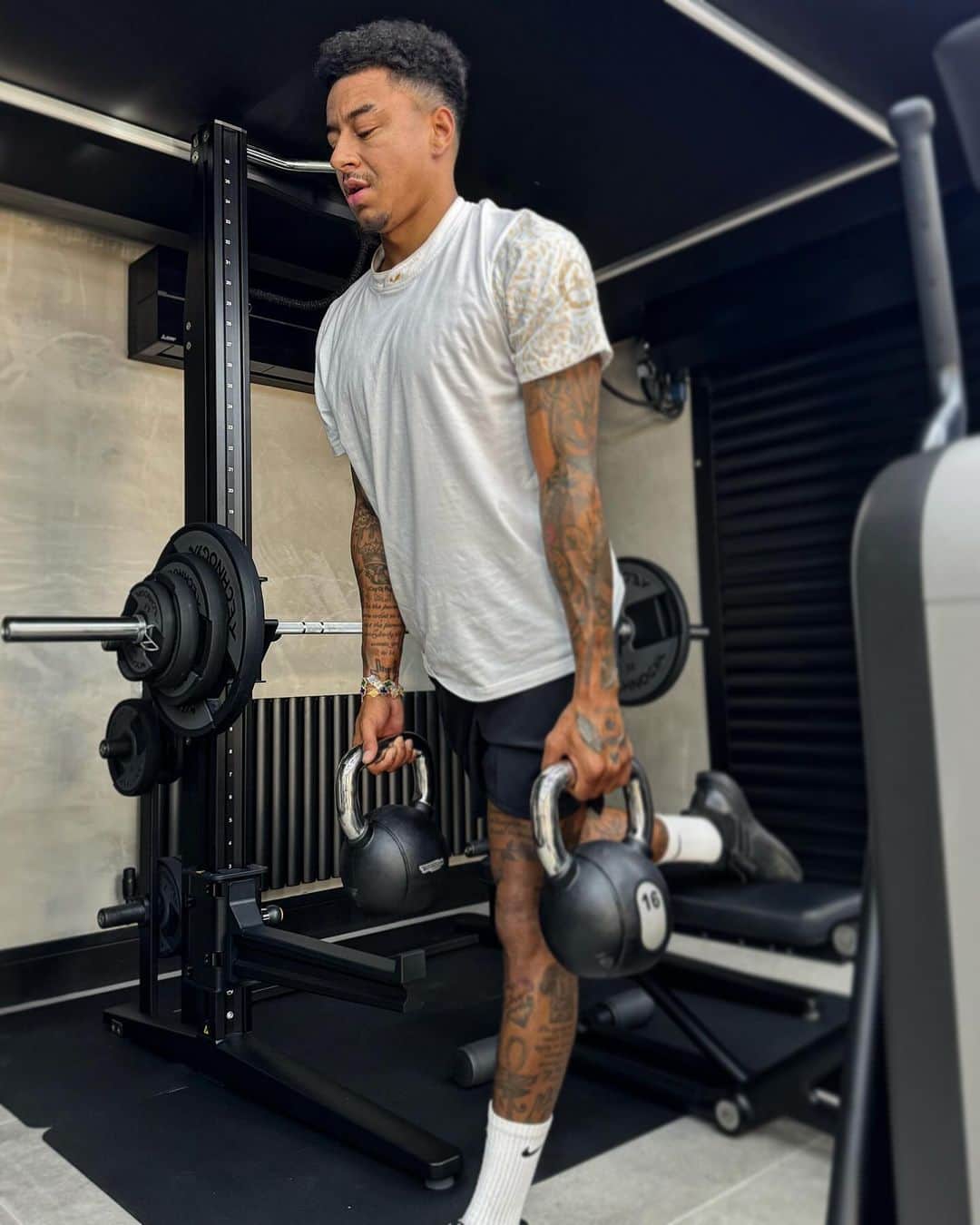 ジェシー・リンガードさんのインスタグラム写真 - (ジェシー・リンガードInstagram)「Gyming ⏳」12月10日 2時57分 - jesselingard