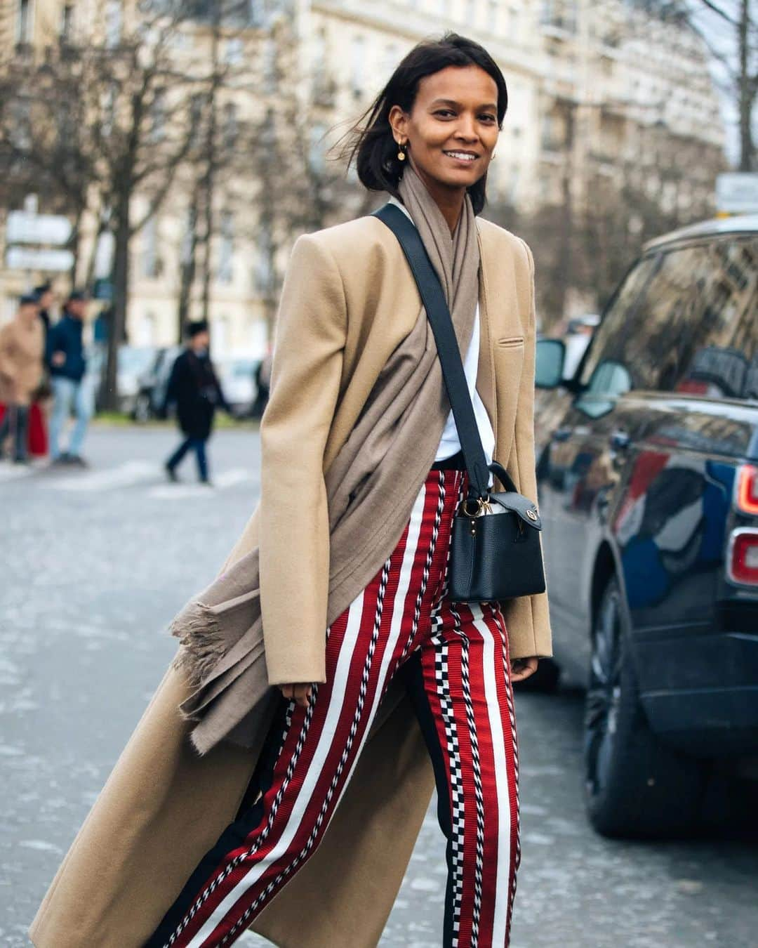 Vogue Italiaさんのインスタグラム写真 - (Vogue ItaliaInstagram)「"Da ragazza volevo essere libera e continuo a combattere per esserlo del tutto ancora oggi" ci racconta @liyakebede, cover star del numero di dicembre. Non solo modella ma anche attrice, designer, imprenditrice, filantropa e attivista, ama essere circondata dai libri e a cambiarla è stata l'interpretazione di @waris.dirie nel film Desert Flower. Scopri al link in bio l'evoluzione del suo stile, dalle prime sfilate per Gucci di Tom Ford fino alla sua ultima copertina di #VogueItalia, in edicola questo mese.  #VogueInspires」12月10日 4時00分 - vogueitalia