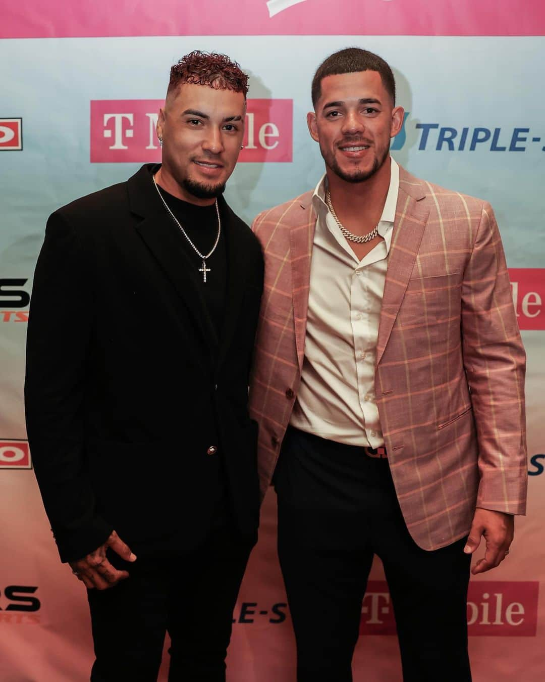 トロント・ブルージェイズさんのインスタグラム写真 - (トロント・ブルージェイズInstagram)「Welcome to Puerto Rico 🇵🇷 The boys have arrived for José and Vladdy’s Charity Softball Game 😄」12月10日 3時59分 - bluejays