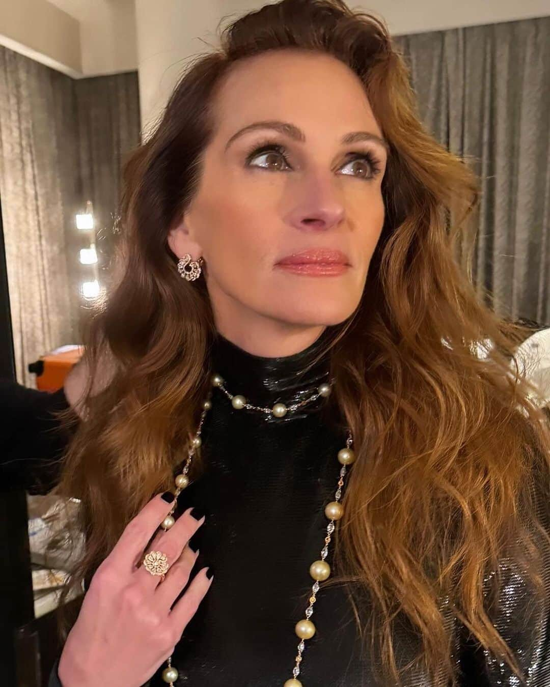 ジュリア・ロバーツ（ファンアカウント）のインスタグラム：「Leave The World Behind is now on Netflix. #JuliaRoberts #LeaveTheWorldBehind」