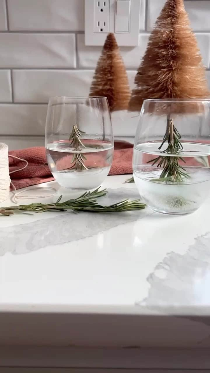 etsyのインスタグラム：「We’re so making these tonight 🌲 Check out @ember.pearl_co for more diy ideas, including her holiday paint by number kits ✨」