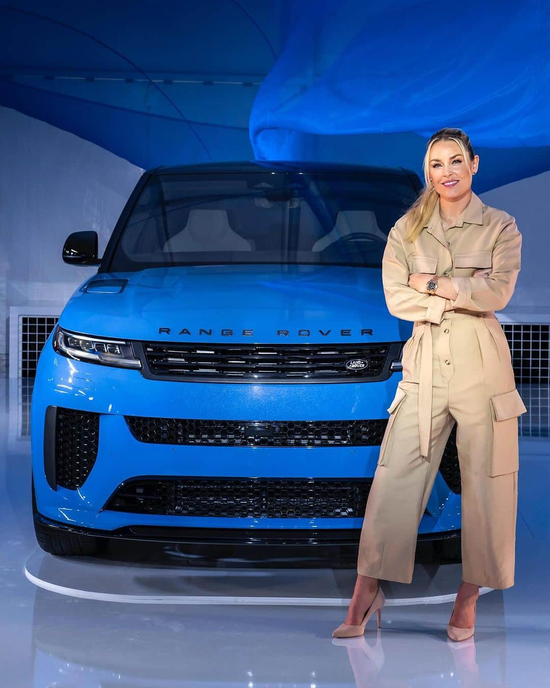 リンゼイ・ボンさんのインスタグラム写真 - (リンゼイ・ボンInstagram)「In the hustle and bustle of Miami Art Week, the Range Rover Sport SV EDITION ONE MIAMI installation was a breath of fresh air. It was an immersion into the elements of Miami Beach to present the most powerful Range Rover Sport ever in exclusive Maya Blue, just how I like it! It is truly a Force of Nature. @landroverusa #rangerover #rangeroverpartner」12月10日 5時02分 - lindseyvonn