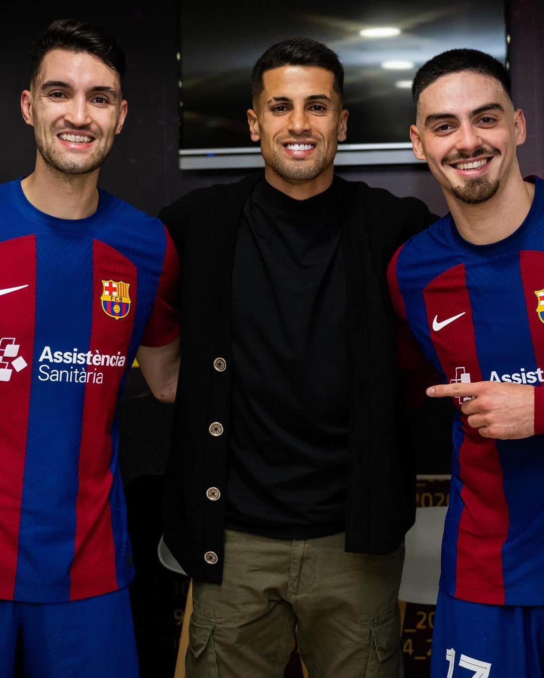 のインスタグラム：「⚽️🇵🇹 Portuguese quality!  João Cancelo visiting our ‘craques’ @fcbfutsal」
