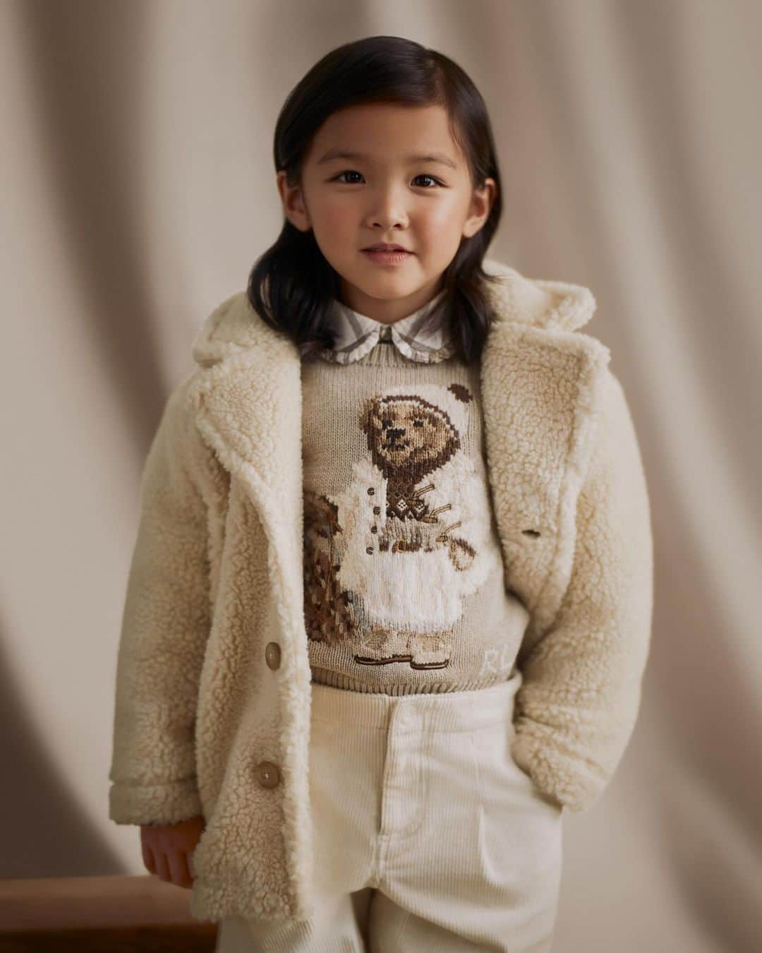 Polo Ralph Laurenさんのインスタグラム写真 - (Polo Ralph LaurenInstagram)「Classic #PoloRLStyle motifs along with our beloved #PoloBear embellish cozy #RLKids sweaters.  Explore kids’ #PoloRalphLauren via the link in bio.   #RLHoliday」12月10日 5時08分 - poloralphlauren