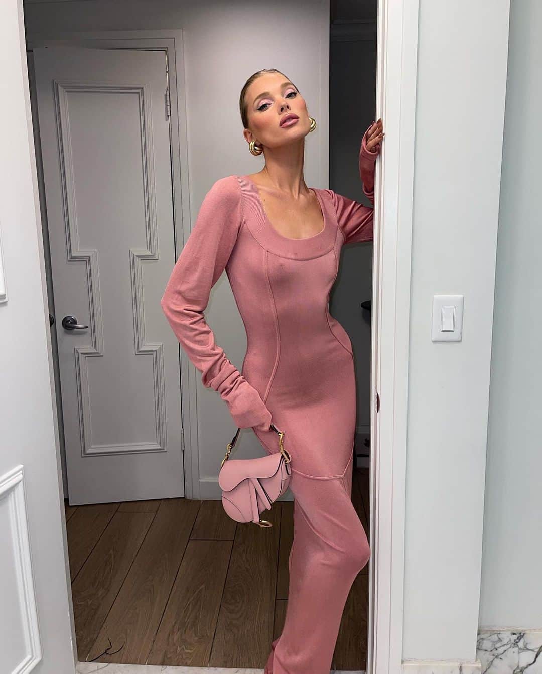 エルザ・ホスクのインスタグラム：「Vintage Alaia 💕」