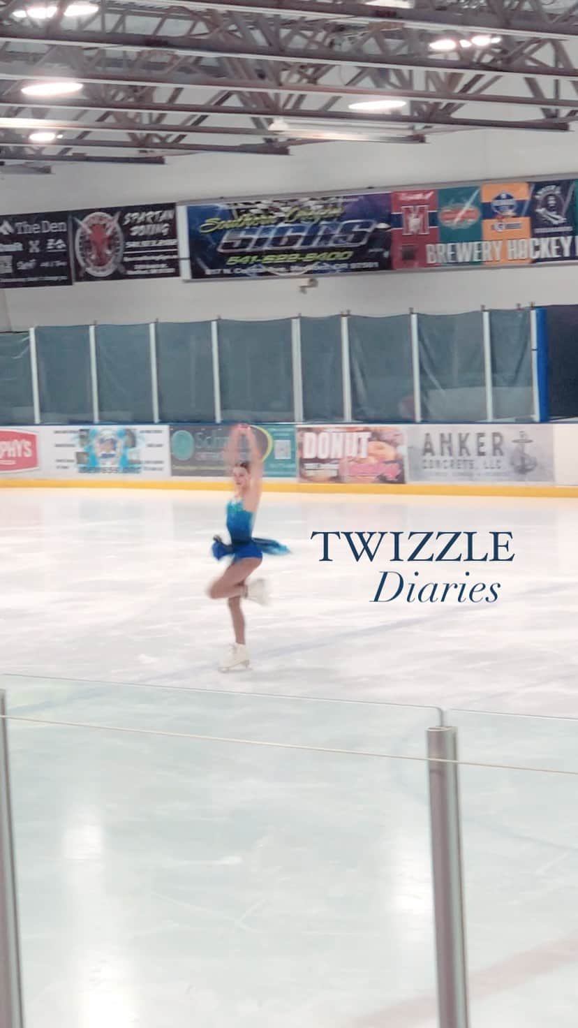 ポリーナ・エドモンズのインスタグラム：「More from the twizzle diaries💙  #figureskating #iceskating」