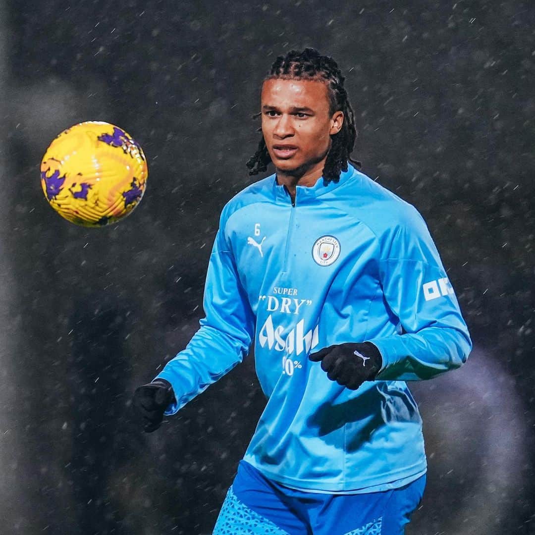 マンチェスター・シティFCのインスタグラム：「👀 on the ball! 👋」
