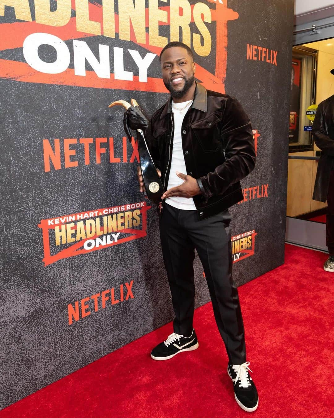 ケビン・ハートさんのインスタグラム写真 - (ケビン・ハートInstagram)「Last nights premiere was special …. “Headliners Only” drops on @Netflix on Dec 12th ….Mark ur calendars people!!!!!!!」12月10日 6時07分 - kevinhart4real