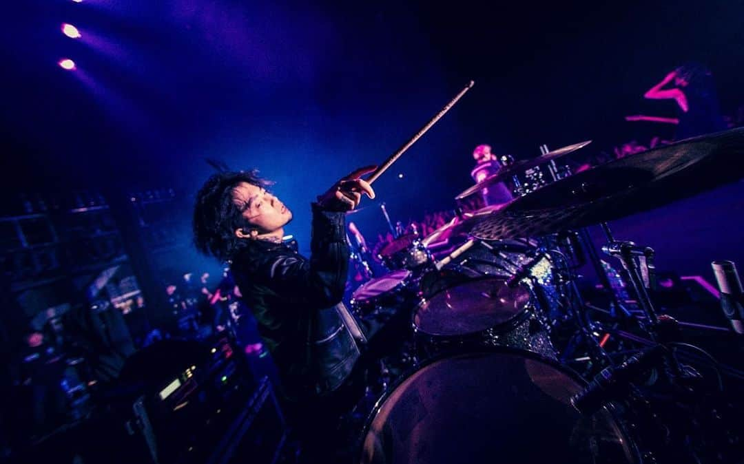 Katsuma さんのインスタグラム写真 - (Katsuma Instagram)「Queblick 10th ANNIVERSARY Live at Zepp Fukuoka  10周年おめでと🫶  Photos by @yamada_mphoto   #coldrain」12月10日 11時40分 - katsuma_drums