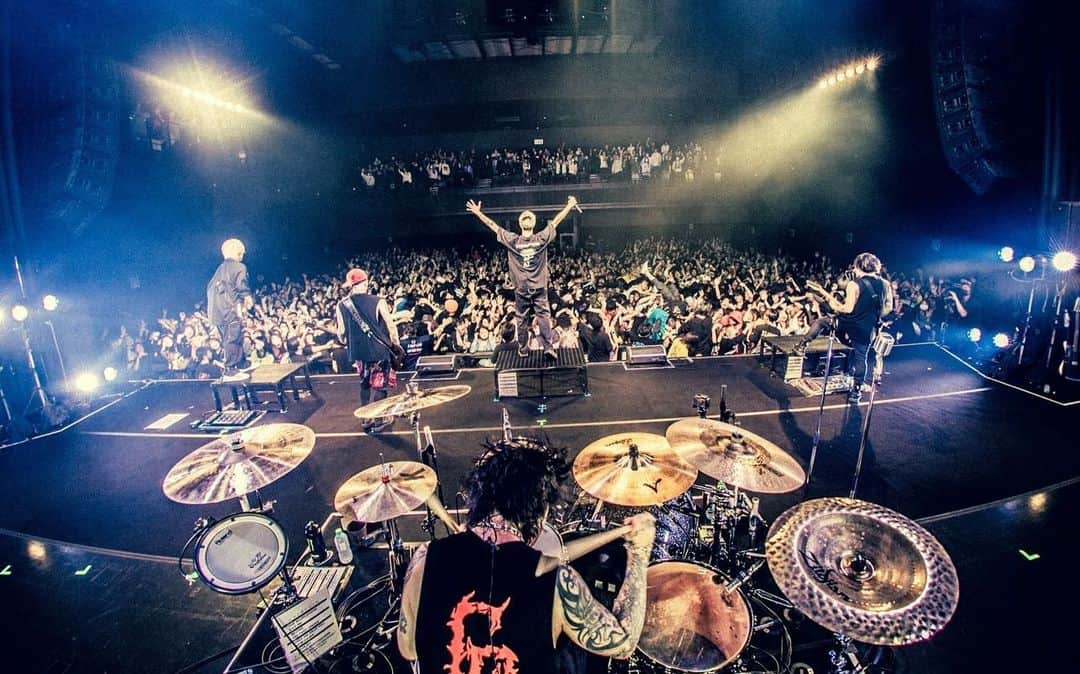 Katsuma さんのインスタグラム写真 - (Katsuma Instagram)「Queblick 10th ANNIVERSARY Live at Zepp Fukuoka  10周年おめでと🫶  Photos by @yamada_mphoto   #coldrain」12月10日 11時40分 - katsuma_drums