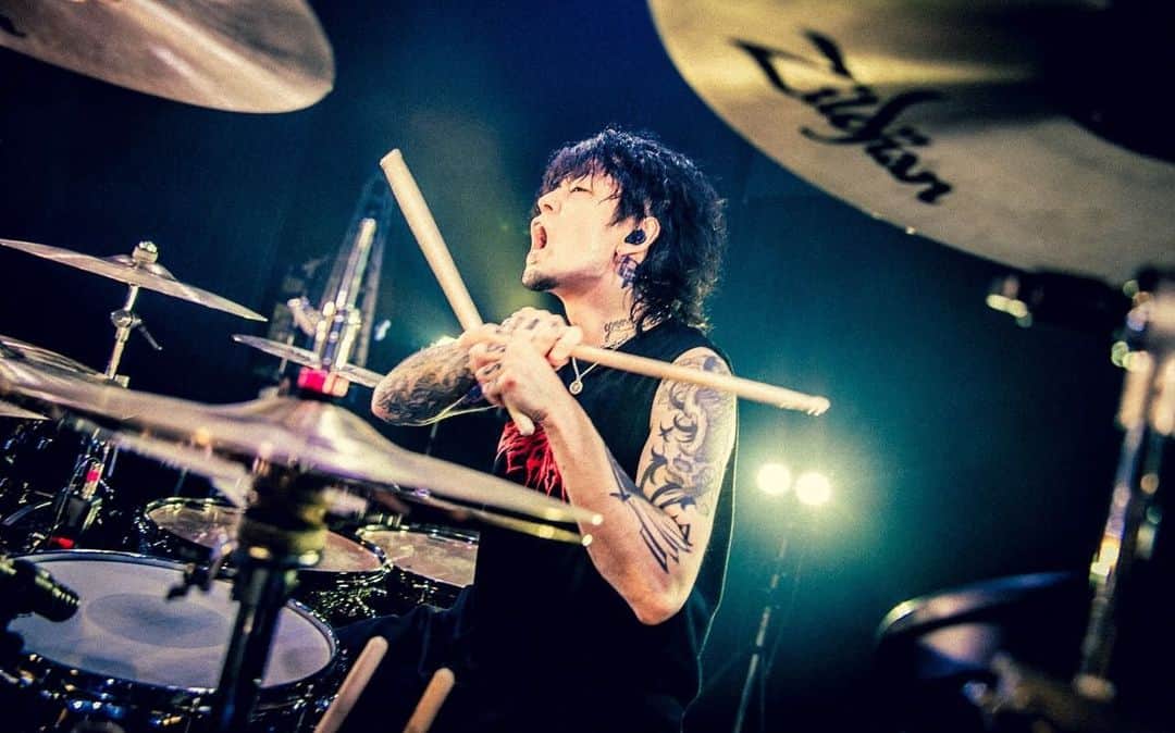 Katsuma さんのインスタグラム写真 - (Katsuma Instagram)「Queblick 10th ANNIVERSARY Live at Zepp Fukuoka  10周年おめでと🫶  Photos by @yamada_mphoto   #coldrain」12月10日 11時40分 - katsuma_drums