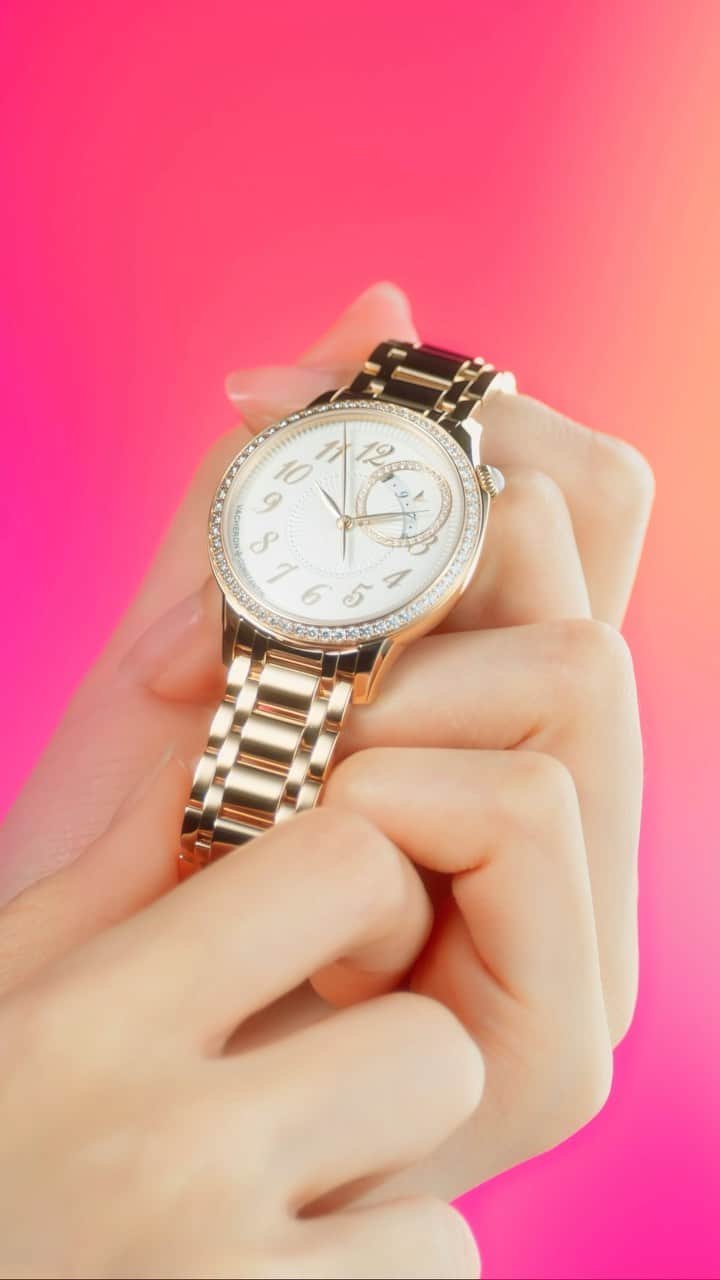 ヴァシュロン コンスタンタンのインスタグラム：「Golden times 🌠   The Égérie self-winding pairs its exquisite curves with an 18K 5N pink gold bracelet, while remaining delightfully supple.   Draped entirely in gold, this timepiece presents a seductive composition, capturing the spirit of the times and perfectly suited for every occasion.   #OneOfNotMany #VacheronConstantin #vacheron #thehourlounge #watches #watch #watchesofinstagram #horology #watchoftheday #instawatch #egerie」