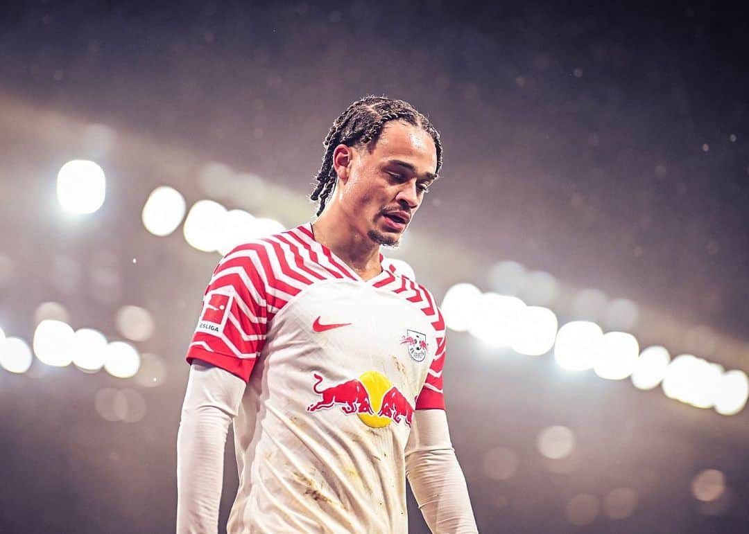 シャビ・シモンズのインスタグラム：「Huge win in Dortmund. We keep growing as a team 💪🏽🔴⚪️」