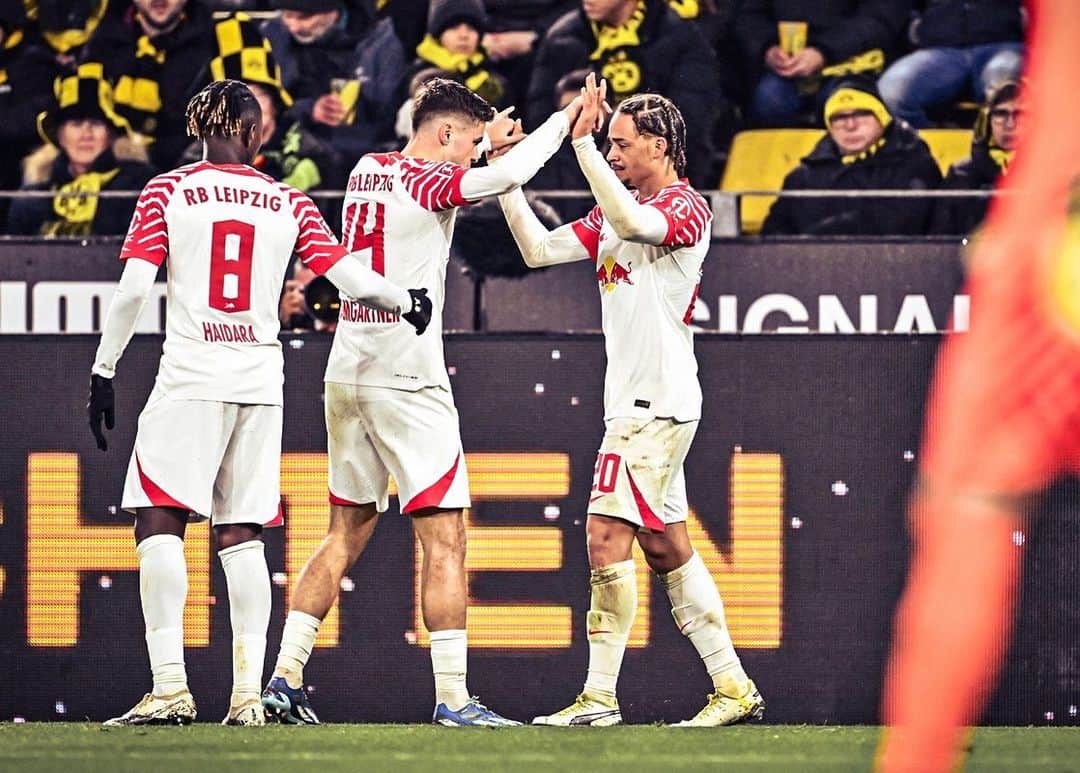 シャビ・シモンズさんのインスタグラム写真 - (シャビ・シモンズInstagram)「Huge win in Dortmund. We keep growing as a team 💪🏽🔴⚪️」12月10日 6時20分 - xavisimons