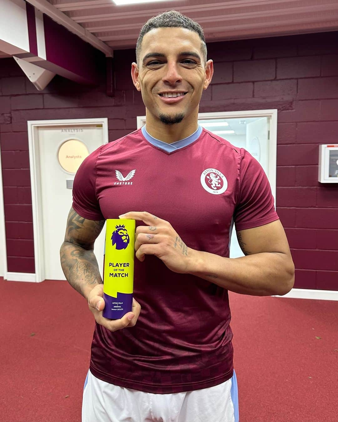 アストン・ヴィラFCさんのインスタグラム写真 - (アストン・ヴィラFCInstagram)「Another BIG performance, Diego! 👏」12月10日 6時27分 - avfcofficial