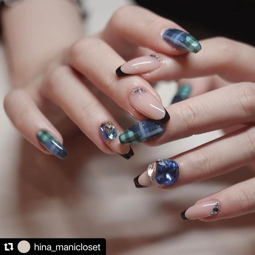 筒井のぞみさんのインスタグラム写真 - (筒井のぞみInstagram)「・ ・ ManiCloset the beauty  奥村雛（おくむらひな）  名は体を表すという言葉の通り 小さくて華奢なスタイルから生み出されるデザインは 全てが正確で繊細で美しい。  ちょっと頑固なところがあるけれど笑、それはマニクローゼットスタッフの 持ち味なのかもしれません。  いつもマニクロのエアブラシイズムを大切にしてくれて 本当にありがとう🤍  #Repost @hina_manicloset with @use.repost ・・・ -  design by @hina_manicloset  -  [ ManiCloset the beauty ]  -  [open - close] 10:30 - 19:00 [定休日] 月曜日・木曜日  [公式LINE@] @manicloset  -  大阪市中央区西心斎橋1-13-25 SURS西心斎橋ビル6階  TEL 06-4963-9181  -  [ご予約・お問い合わせ] 公式LINE(@manicloset) にて受け付けております  -  #nail #nailart #ネイル #ジェルネイル #大阪ネイルサロン #心斎橋ネイルサロン #エアブラシ #エアブラシネイル #エアブラシアート #フィルイン #ネイルデザイン #シンプルネイル #ナチュラルネイル #フレンチネイル #チェックネイル #美甲 #네일 #젤네일」12月10日 6時28分 - nozomi__tsutsui