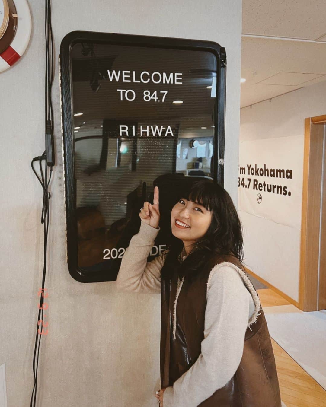Rihwaのインスタグラム：「Yesterday, my new song "Hey Ho Hey" was on the radio!!!! I was invited as a guest and talked to DJ Ide about my camping life.🏕️ Thank you FMヨコハマ!!!!🌊☀️ #FMヨコハマ #Rihwa」