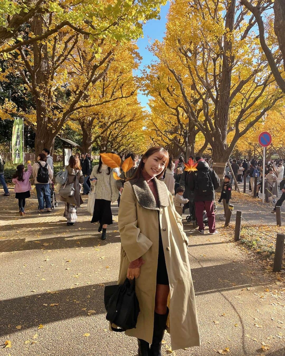 井上莉花のインスタグラム：「. おはようSunday!!!  はじめての外苑いちょう並木 最高でした💛🧡💛  良き日曜日をお過ごしくださいませ〜！  #りか私服」