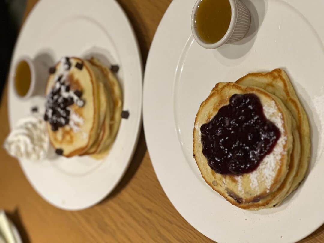 伴杏里さんのインスタグラム写真 - (伴杏里Instagram)「ずっと食べたかったパンケーキ🥞 食後のデザートでいただきました😍 楽しすぎる時間を過ごせて お腹もいっぱいで大満足🐶💝  @clintonstreetbakingcompany  #pancakes  #dessert  #newyork  #🥞」12月10日 8時16分 - anri.ban