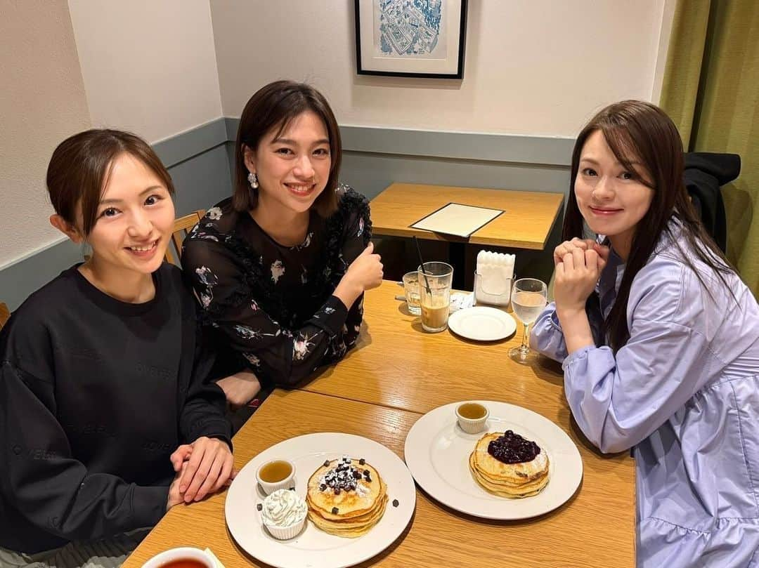 伴杏里のインスタグラム：「ずっと食べたかったパンケーキ🥞 食後のデザートでいただきました😍 楽しすぎる時間を過ごせて お腹もいっぱいで大満足🐶💝  @clintonstreetbakingcompany  #pancakes  #dessert  #newyork  #🥞」