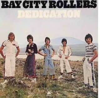 中村松江さんのインスタグラム写真 - (中村松江Instagram)「今日の一曲はBay City Rollersで『Rock N'Roll Love Letter』です✨ アルバム「Rock N'Roll Love Letter」と「Dedication」に収録。 ベイ・シティ・ローラーズが1976年にリリースしたヒット曲で、1975年にリリースされたティム・ムーアの曲のカバーです✨ 私が初めて買ったローラーズのドーナツ盤です😄 大好きな曲です🎶 (№1556) #歌舞伎　 #中村松江 #baycityrollers #rockn'rollloveletter #dedication」12月10日 9時02分 - matsue_nakamuraofficial