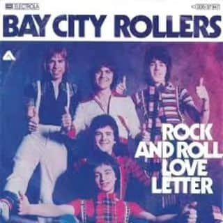 中村松江さんのインスタグラム写真 - (中村松江Instagram)「今日の一曲はBay City Rollersで『Rock N'Roll Love Letter』です✨ アルバム「Rock N'Roll Love Letter」と「Dedication」に収録。 ベイ・シティ・ローラーズが1976年にリリースしたヒット曲で、1975年にリリースされたティム・ムーアの曲のカバーです✨ 私が初めて買ったローラーズのドーナツ盤です😄 大好きな曲です🎶 (№1556) #歌舞伎　 #中村松江 #baycityrollers #rockn'rollloveletter #dedication」12月10日 9時02分 - matsue_nakamuraofficial