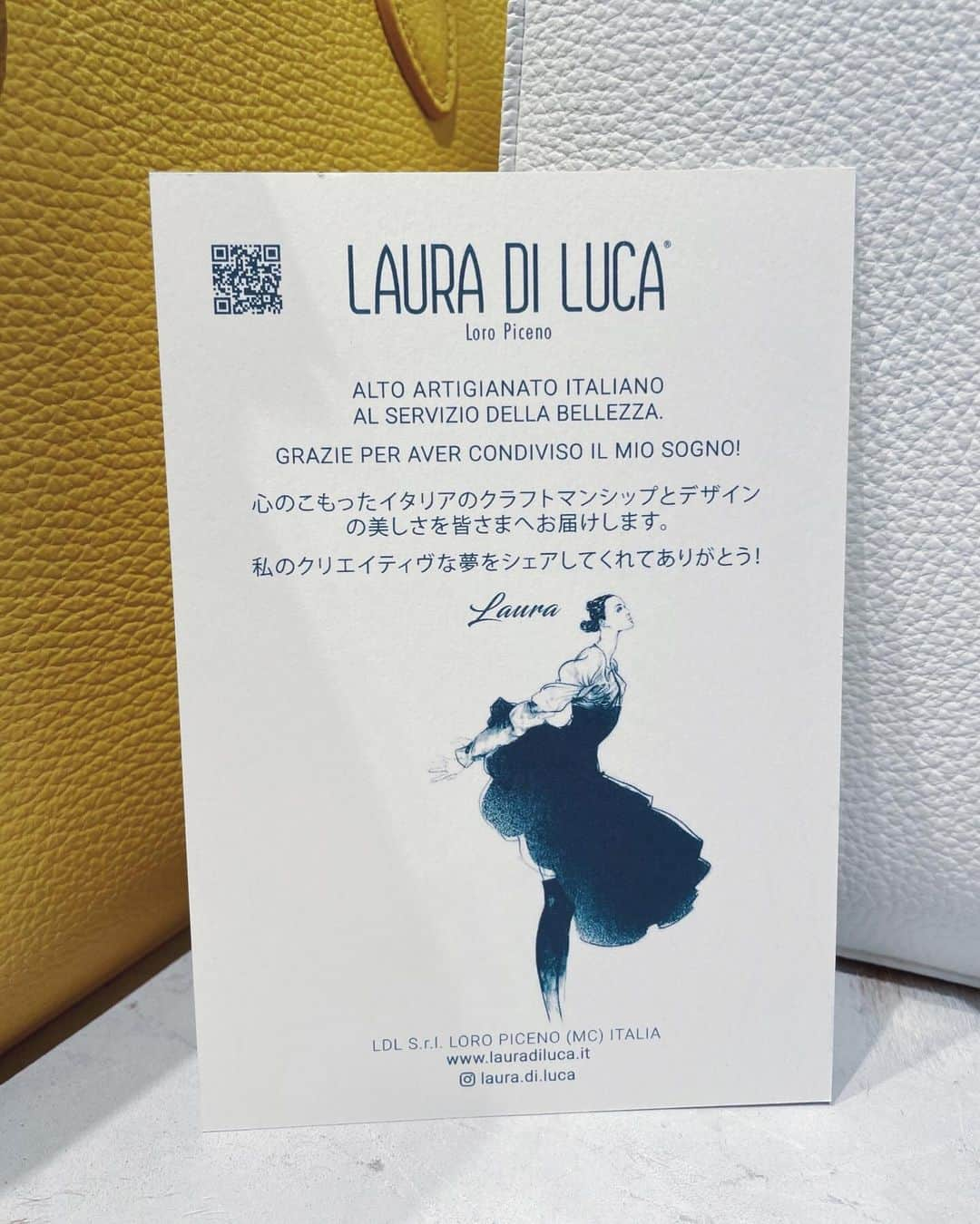 IÉNA LA BOUCLEさんのインスタグラム写真 - (IÉNA LA BOUCLEInstagram)「. ⁡ 12.9(sat)  store début!!! ___________________________________ ⁡ LA BOUCLE special order 【LAURA DI LUCA】BASIC SQUARE BAG ⁡ ___________________________________ ⁡ ⁡ “日常的に使いやすい本物のBAG”をコンセプトに、LA BOUCLEがスペシャルオーダーしたオーセンティックなレザーバッグ。 シンプルかつ洗練されたスクエア型で、タブレットや薄めのA4ファイルも収納可能なサイズ感です。 アウターを着ていても肩掛けできるハンドルの長さもポイント。 お手持ちのスカーフやチャームを付けて個性的に楽しみたい、長く愛用できるベーシックで機能的なバッグです。 ⁡ 【LAURA DI LUCA 】 イタリアのマルケ州にある1960年に創業した、メゾンブランドを数多く手掛けるFACTORYのブランド。 ⁡ ⁡ bag ¥48,400 intax black,white,yellow no. 23092915001730 ⁡ ✴︎取扱店舗 IÉNA LA BOUCLE NEWoMan新宿店 IÉNA ルクア大阪店 IÉNA 名古屋高島屋店 IÉNA 福岡店 ⁡ ⁡ #ienalaboucle#iena#イエナ#イエナラブークル #ienalaboucle_23aw#lauradiluca#レザーバッグ」12月10日 9時10分 - iena.la.boucle.store